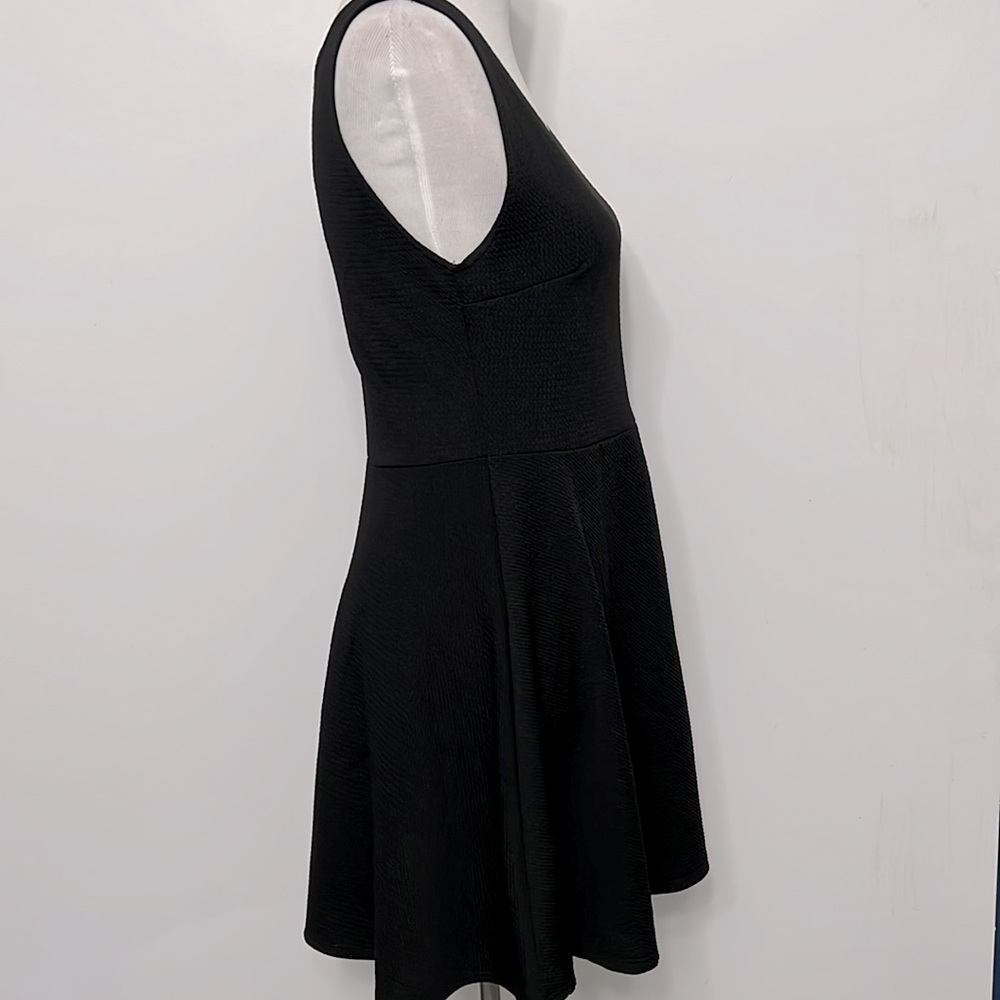 TRY THIS DRESS - Picture 3 of 7